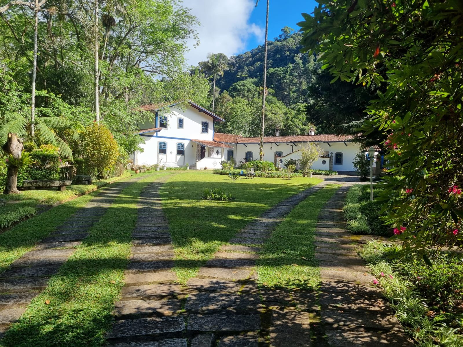 FRIBURGO – MURY-  LINDA PROPRIEDADE!!! EXCELENTE LOCALIZAÇAO!!   Duas nascentes !!  15.300 m2 –  Gramado, ajardinado, impecável ! cs-387